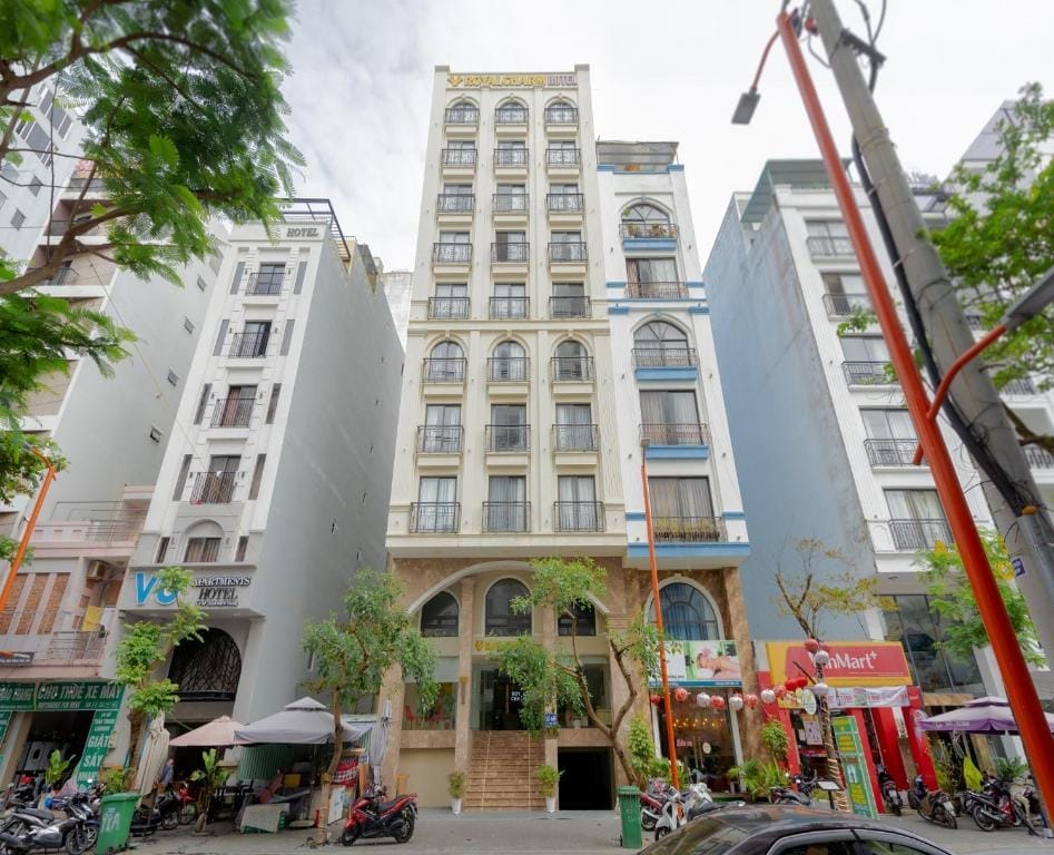 Review Royal Charm Hotel – Khám Phá Sự Sang Trọng Và Tiện Nghi