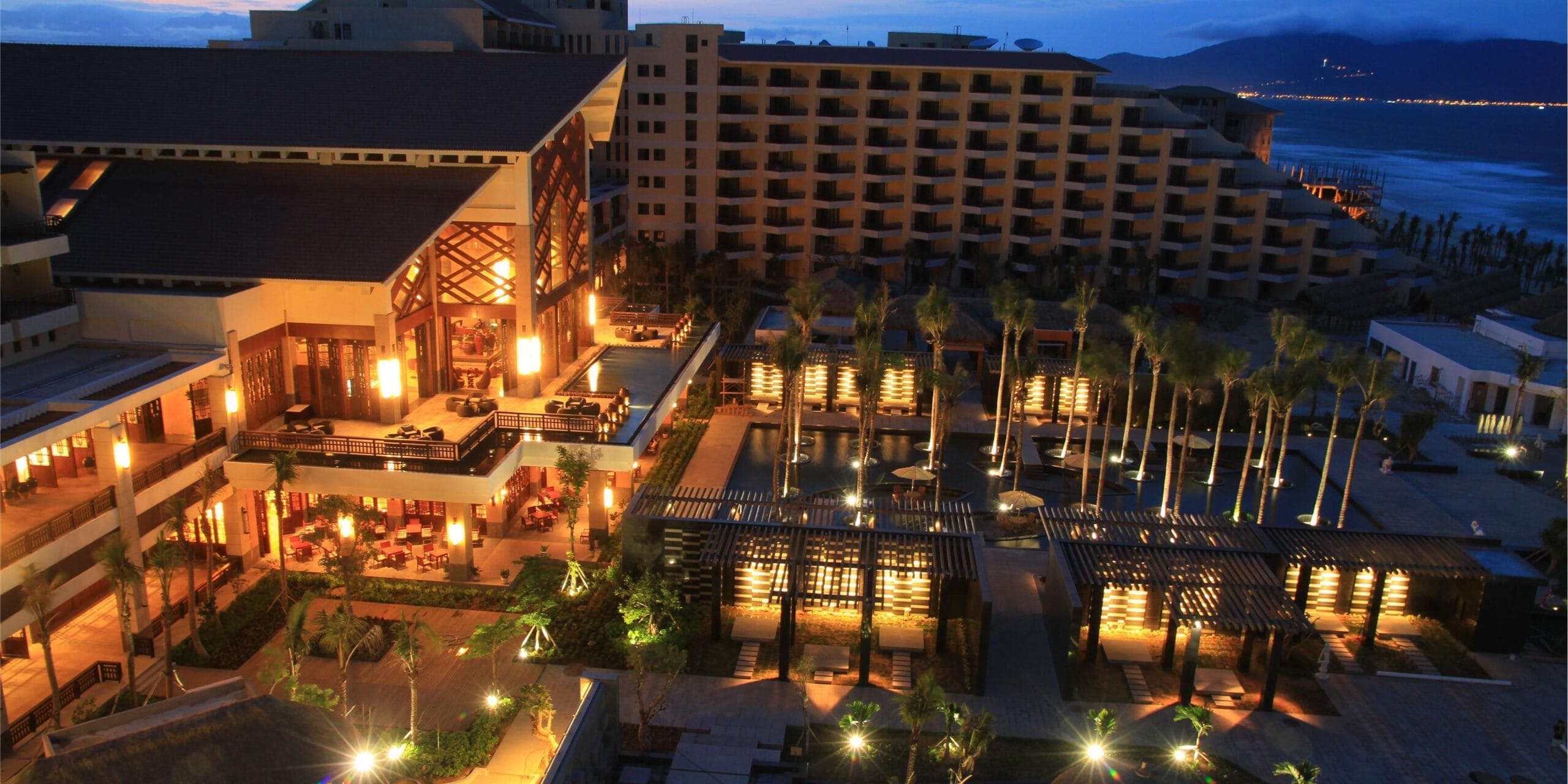 Review Crowne Plaza Danang, an IHG Hotel – Khách Sạn Sang Trọng Tại Đà Nẵng