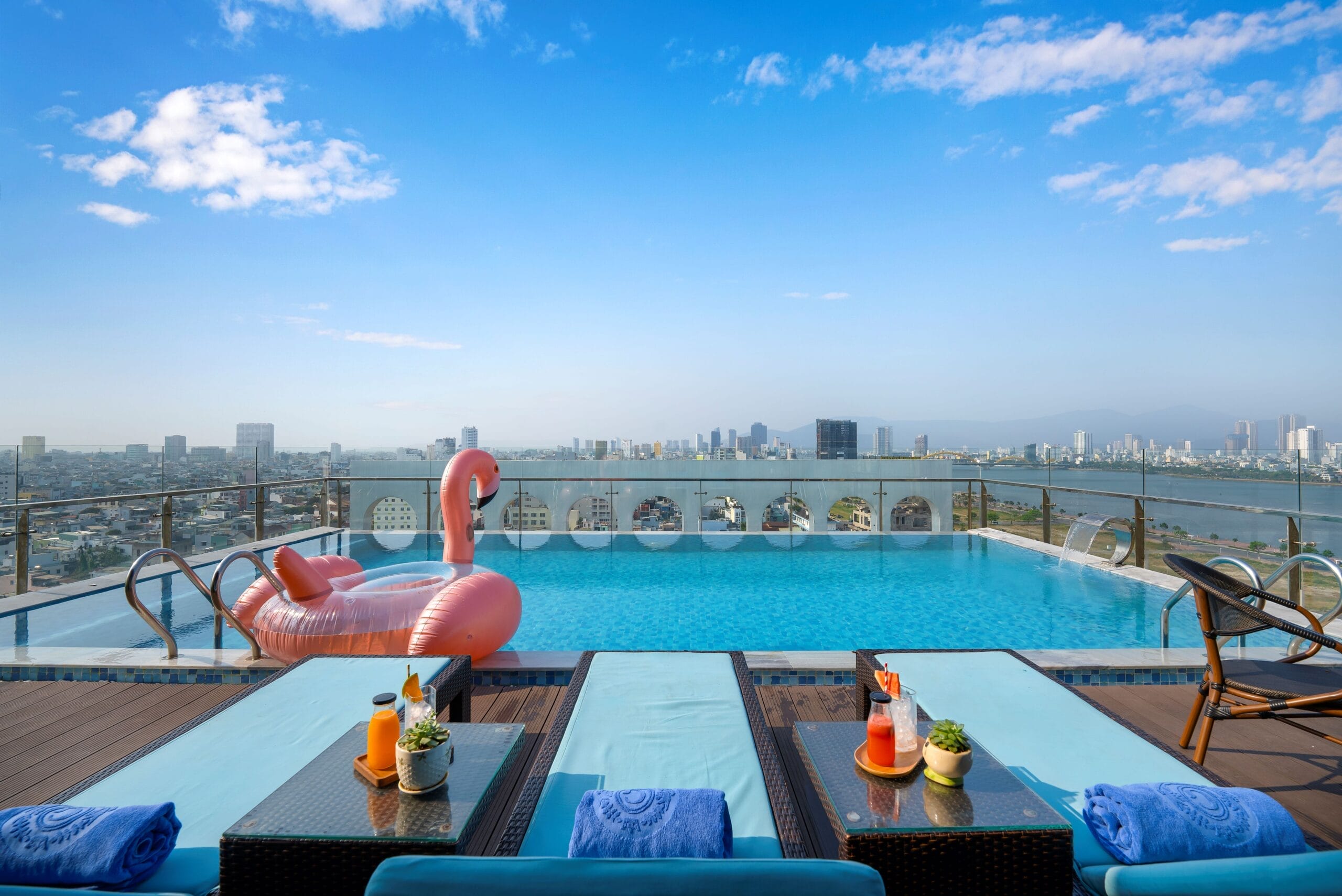 Khám Phá Top Khách Sạn Gần Biển Đà Nẵng